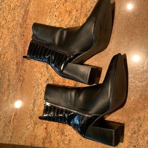 Steve Madden size8 leather upper ankle boots